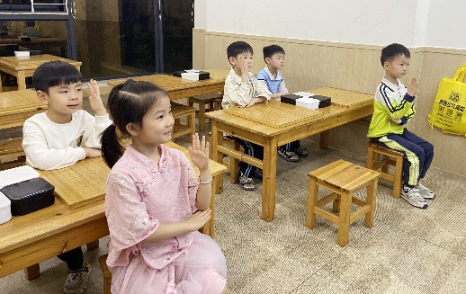 小棋手上起課來非常投入，勤奮認真的你，必定收到累累的碩果_副本.jpg
