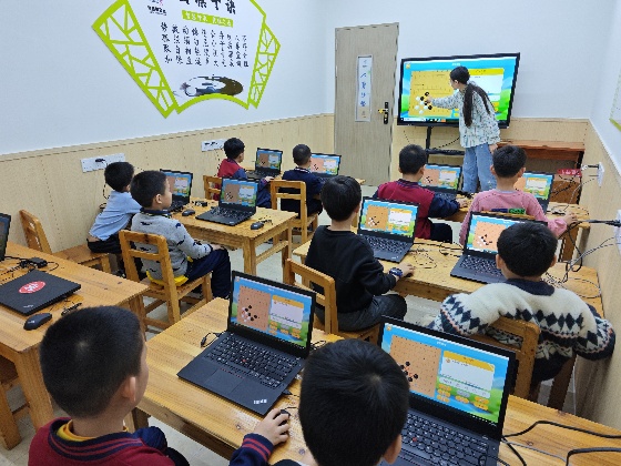 5、一起來看看我們在多媒體課室上課的小棋手們的上課表現(xiàn)吧_副本.jpg