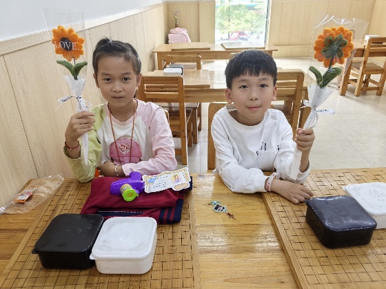3、為了這個(gè)重要的節(jié)日，棋院為媽媽們準(zhǔn)備了一份小禮物_副本.jpg